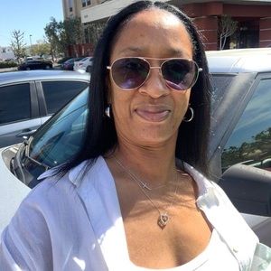 Meet your Posher, Angelique